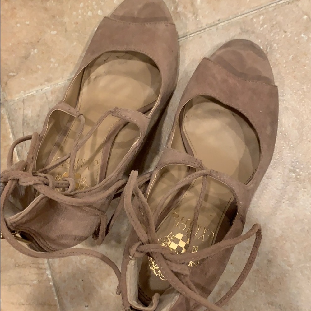 6.5 Vince Camuto heels with tie up